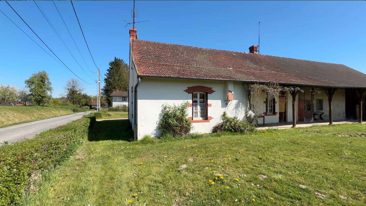 HUILLY-SUR-SEILLE Sur 2700 m2 de terrain, belle ferme à rénover 5