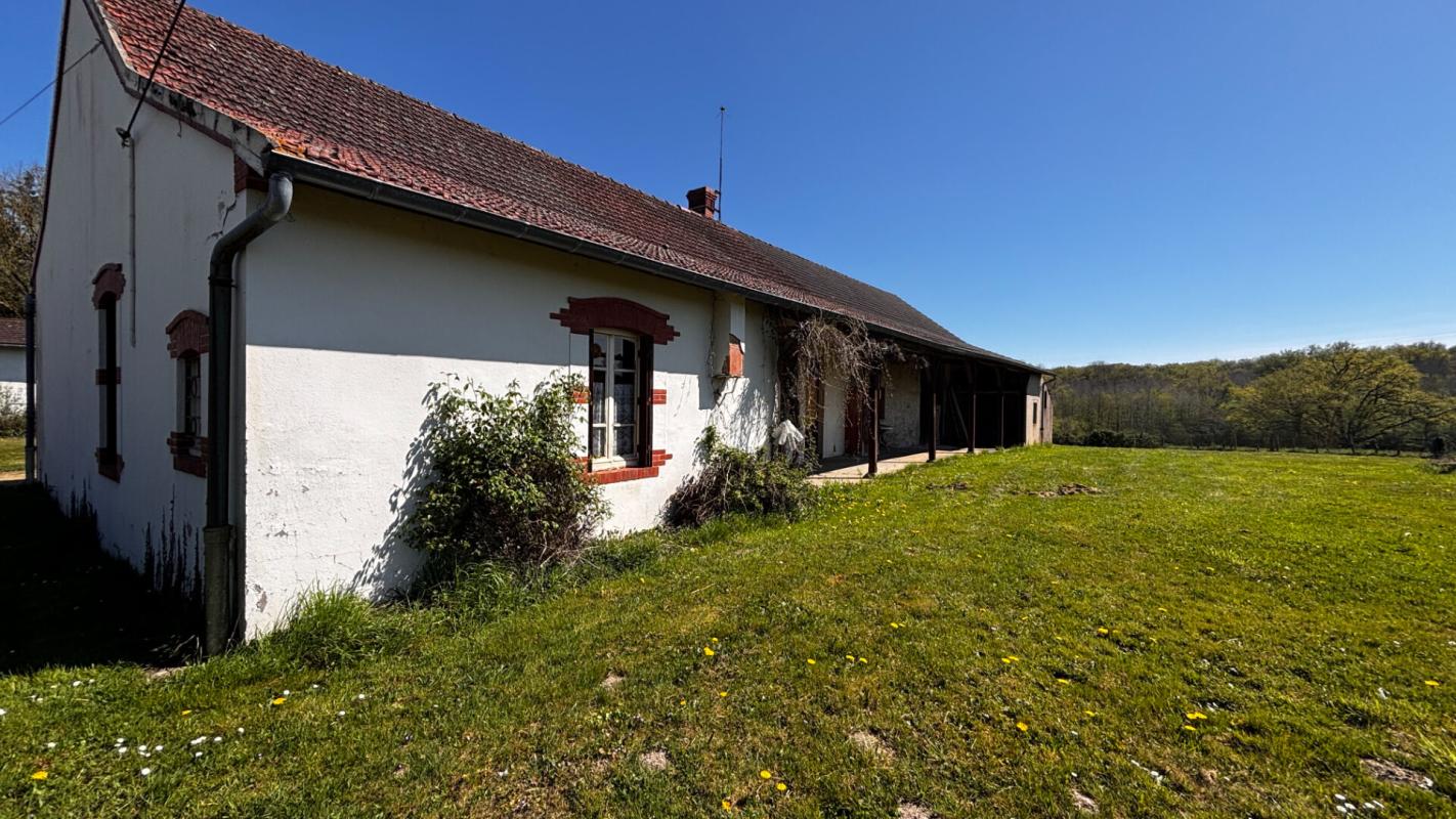 HUILLY-SUR-SEILLE Sur 2700 m2 de terrain, belle ferme à rénover 6