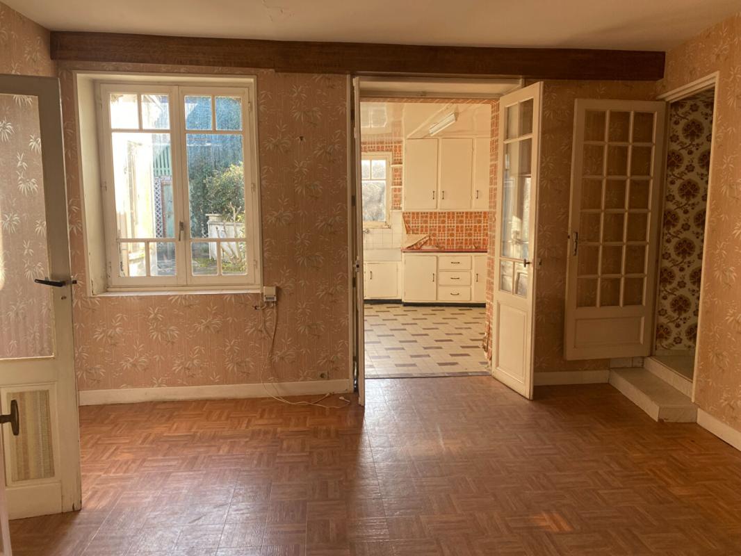 AZAY-LE-FERRON Maison Azay Le Ferron 9 pièce(s) 162 m2 10