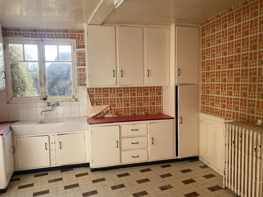 AZAY-LE-FERRON Maison Azay Le Ferron 9 pièce(s) 162 m2 11