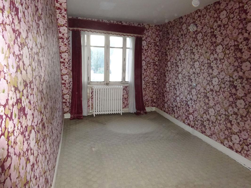 AZAY-LE-FERRON Maison Azay Le Ferron 9 pièce(s) 162 m2 14
