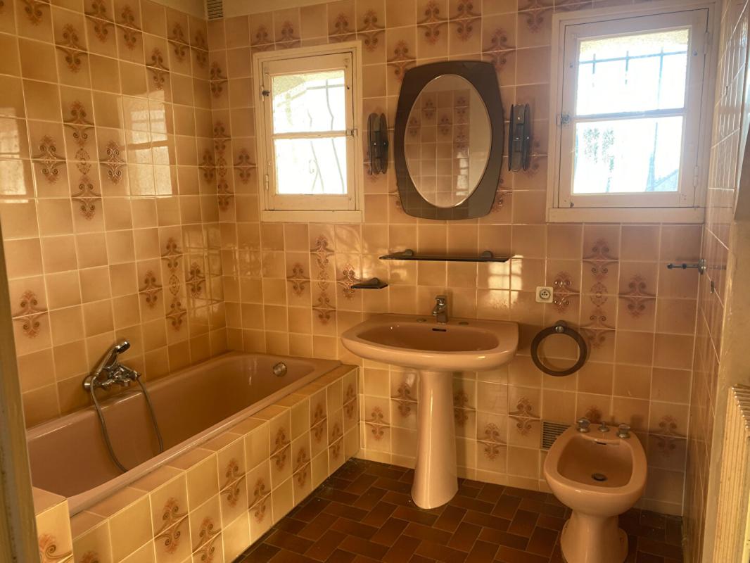 AZAY-LE-FERRON Maison Azay Le Ferron 9 pièce(s) 162 m2 15