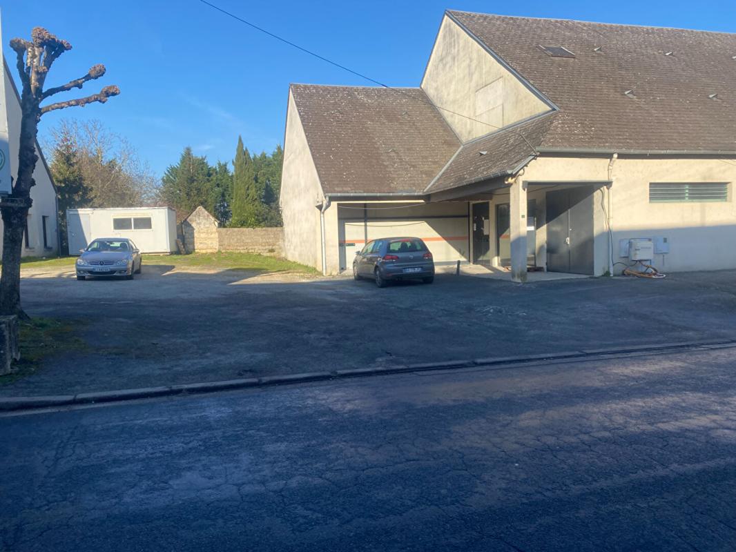 AZAY-LE-FERRON Maison Azay Le Ferron 9 pièce(s) 162 m2 18