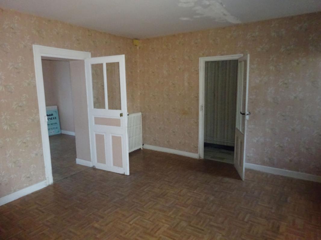 AZAY-LE-FERRON Maison Azay Le Ferron 9 pièce(s) 162 m2 9