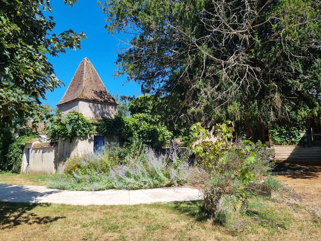 CHATEAUNEUF-SUR-CHER DEMEURE BOURGEOISE DU 19ème siècle au centre de CHATEAUNEUF SUR CHER 5