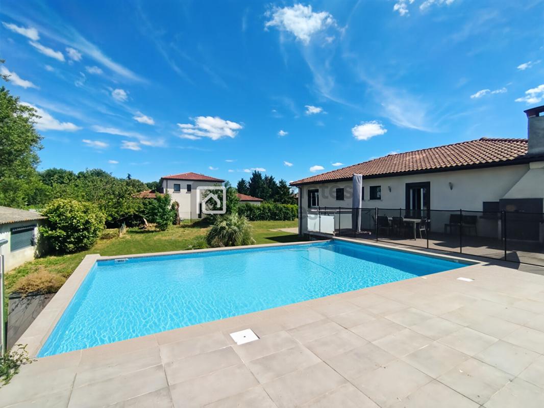 AUREVILLE Auréville, Propriété familiale avec piscine et appartement indépendant et garage 60 m² 1