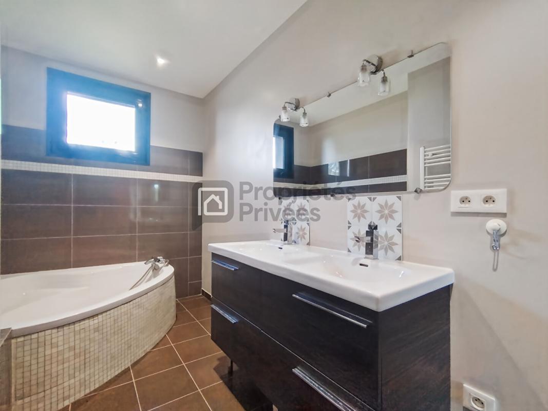 AUREVILLE Auréville, Propriété familiale avec piscine et appartement indépendant et garage 60 m² 10