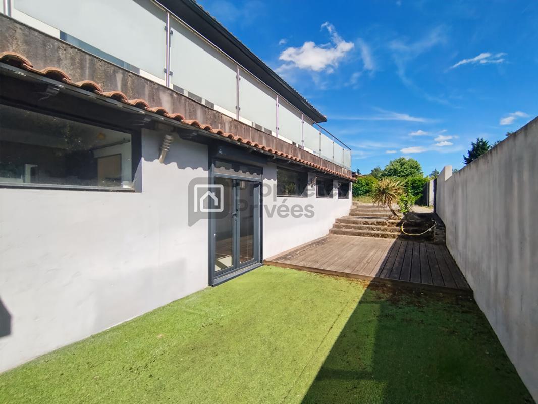 AUREVILLE Auréville, Propriété familiale avec piscine et appartement indépendant et garage 60 m² 13