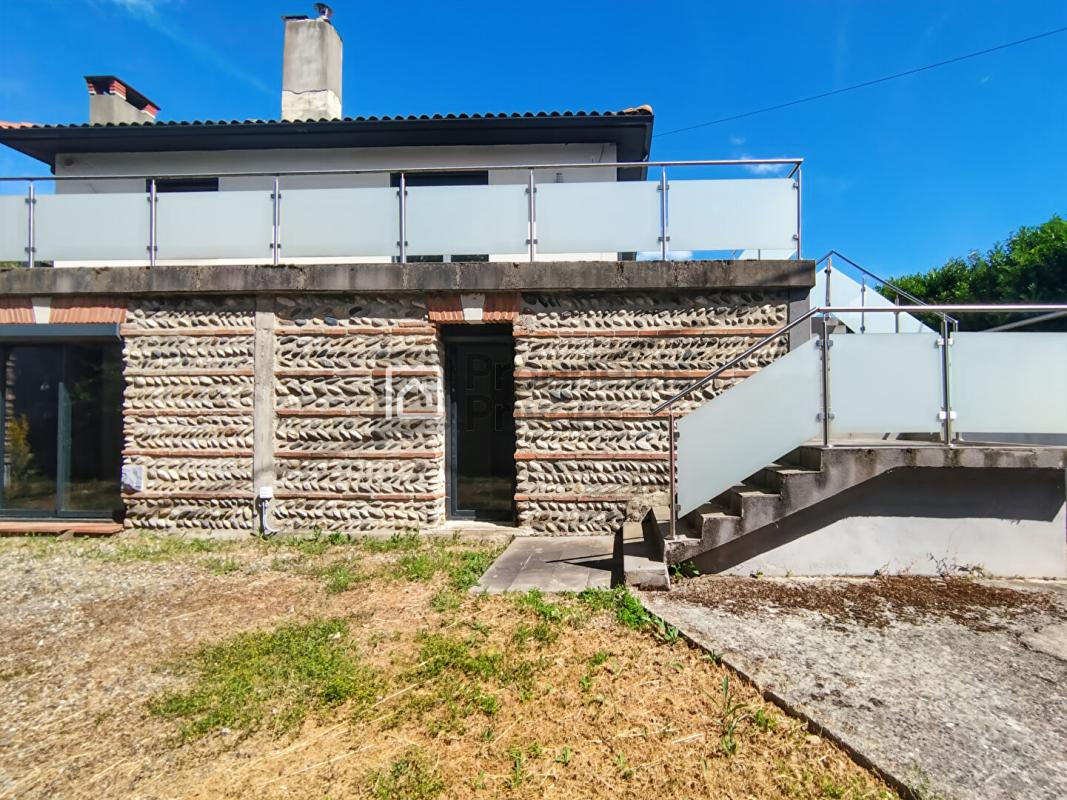 AUREVILLE Auréville, Propriété familiale avec piscine et appartement indépendant et garage 60 m² 14