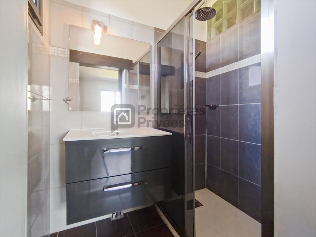 AUREVILLE Auréville, Propriété familiale avec piscine et appartement indépendant et garage 60 m² 9