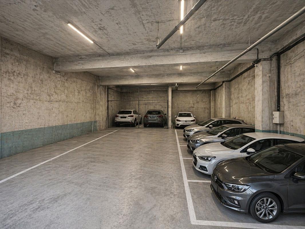 ANGOULEME HANGAR / PARKING 200 m² QUARTIER GARE 1