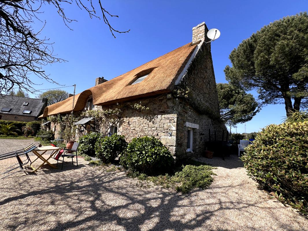 PLUVIGNER Magnifique chaumière de 225 m2- 4 ch- Annexes- piscine 10