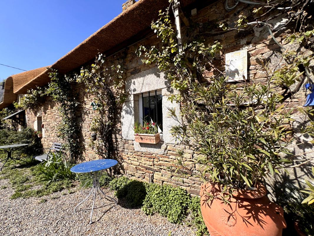 PLUVIGNER Magnifique chaumière de 225 m2- 4 ch- Annexes- piscine 12