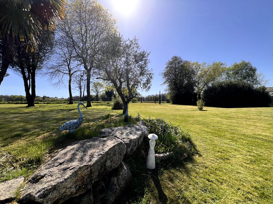 PLUVIGNER Magnifique chaumière de 225 m2- 4 ch- Annexes- piscine 13