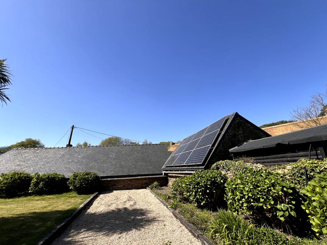 PLUVIGNER Magnifique chaumière de 225 m2- 4 ch- Annexes- piscine 7
