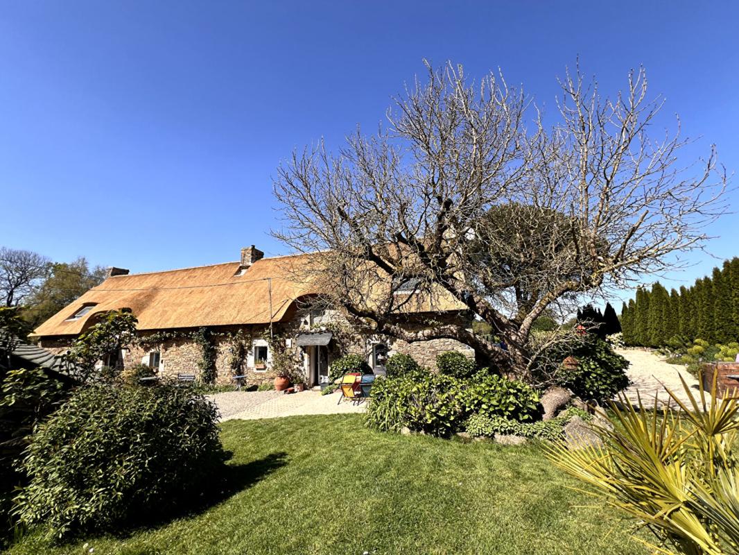 PLUVIGNER Magnifique chaumière de 225 m2- 4 ch- Annexes- piscine 8