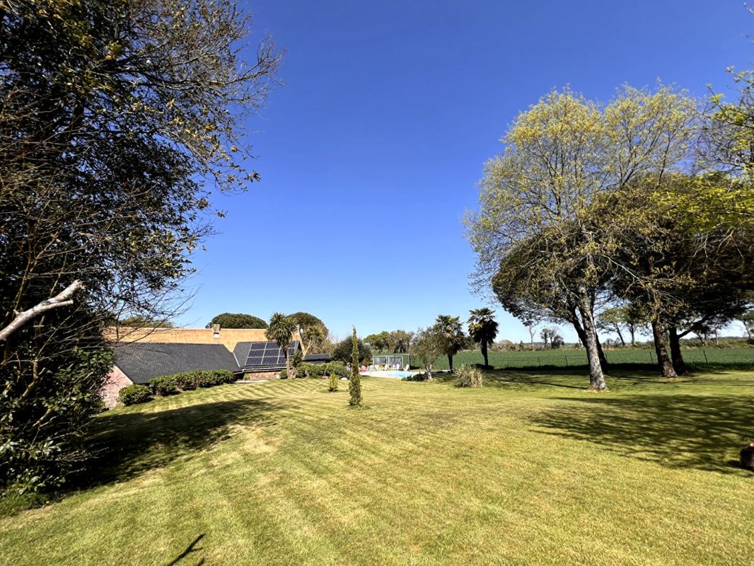 PLUVIGNER Magnifique chaumière de 225 m2- 4 ch- Annexes- piscine 9