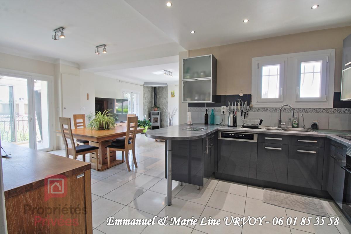 NOVES EXCLUSIVITE - NOVES 13550: Appartement T5 avec véranda et Terrasse 4