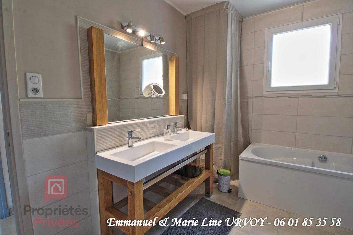 NOVES EXCLUSIVITE - NOVES 13550: Appartement T5 avec véranda et Terrasse 9