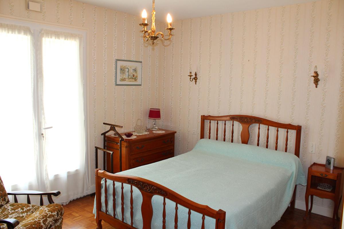 PERIGUEUX Maison type 6, sur sous-sol semi enterré, double garage, sur un terrain de 965 m² 10