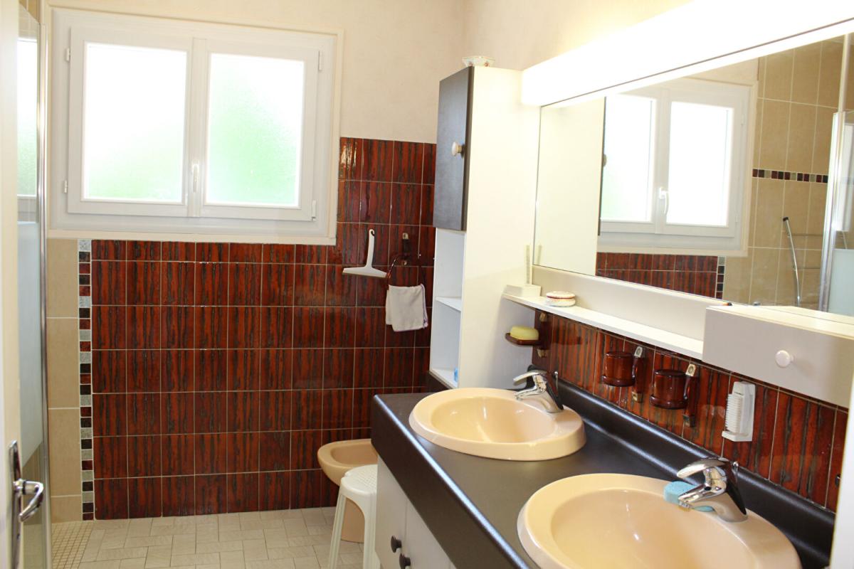 PERIGUEUX Maison type 6, sur sous-sol semi enterré, double garage, sur un terrain de 965 m² 11