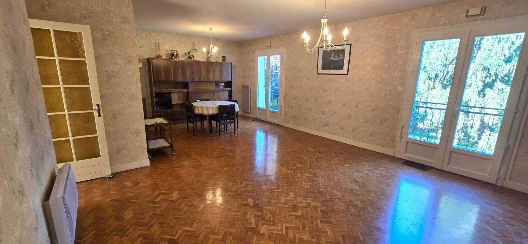 PERIGUEUX Maison type 6, sur sous-sol semi enterré, double garage, sur un terrain de 965 m² 7