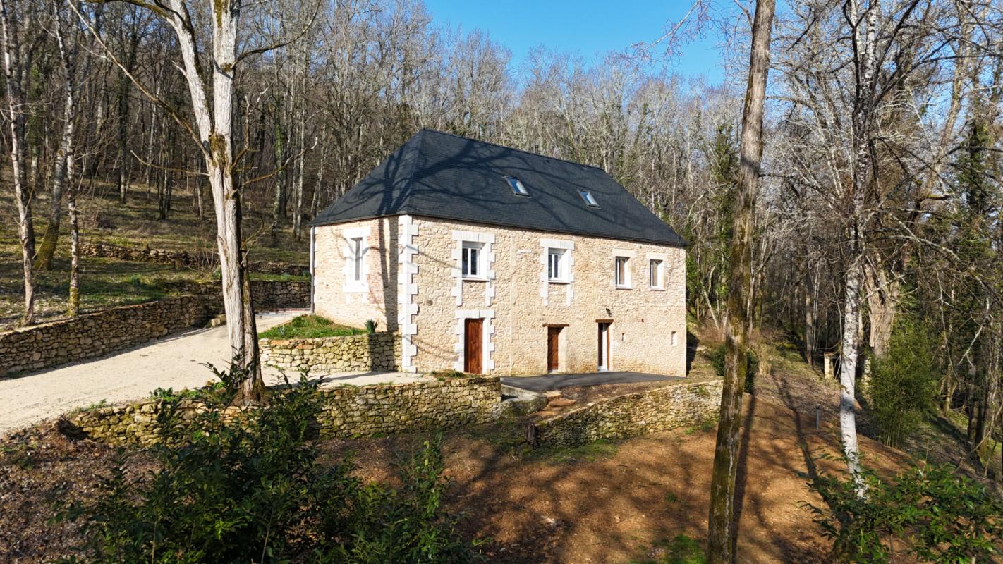 LE BUISSON-DE-CADOUIN Maison récemment rénovée avec 3 chambres 2