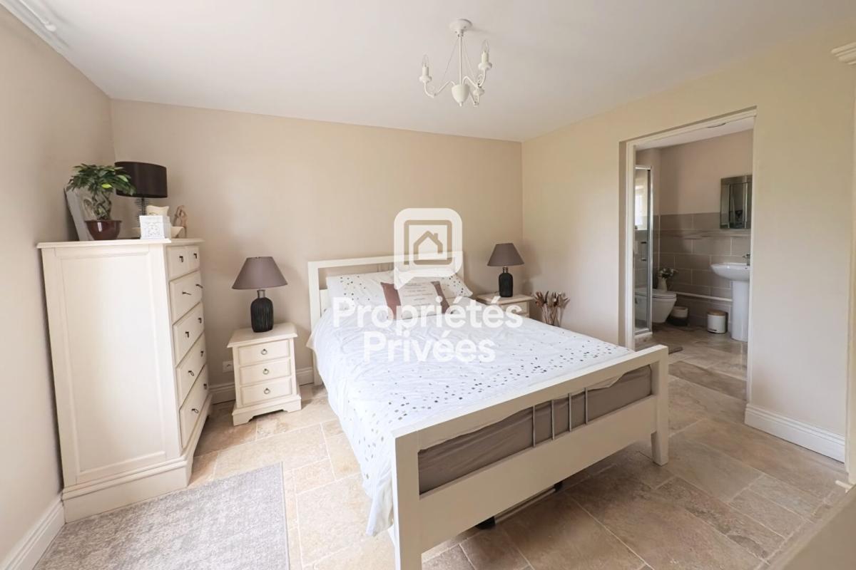 NONTRON MAISON DE CARACTERE CONTEMPORAINE DE 159 M² - PRESTATIONS HAUT DE GAMME - 3 SUITES PRIVATIVES - TERRAIN DE 6 180 M² A NONTRON 8