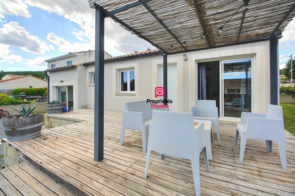 VACQUIERES Maison 3 chambres 92 m² de plain pied avec piscine à Vacquieres 2