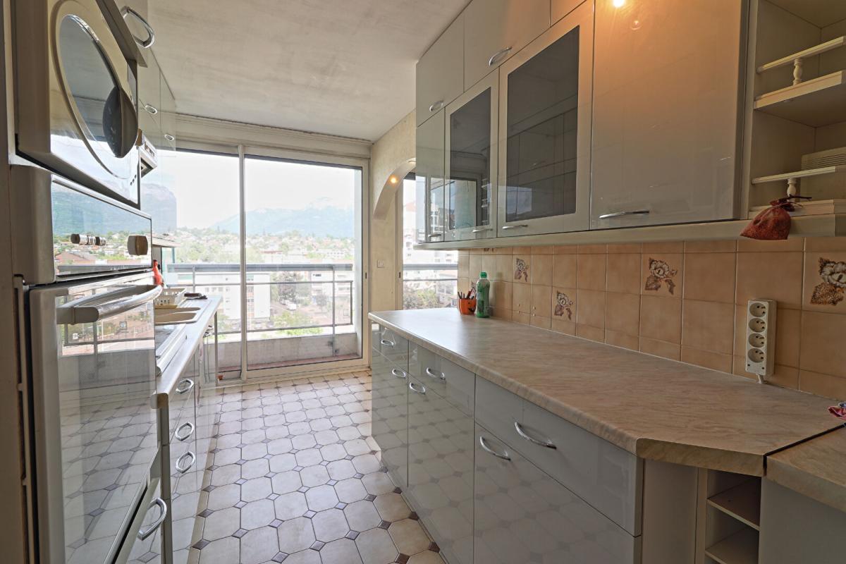 ANNECY Appartement Annecy 3 chambres, 77.55 m² avec balcons, cave et garage 4