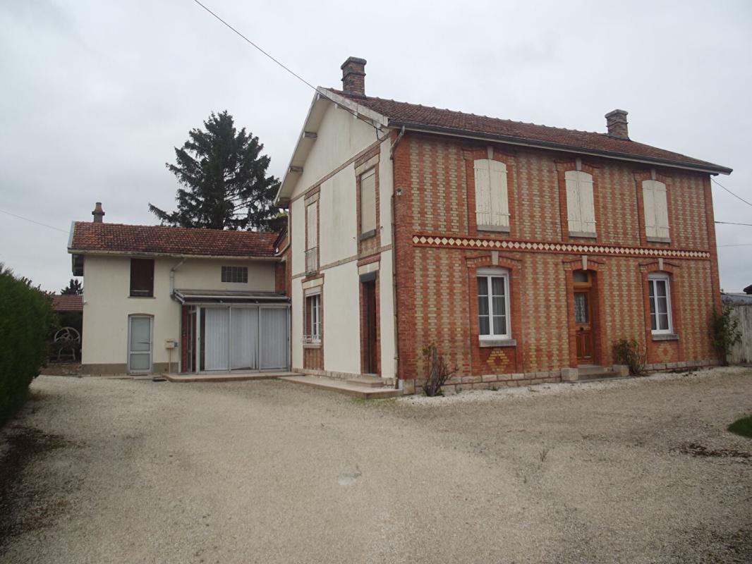 MAIZIERES-LES-BRIENNE Belle maison plain pied 1