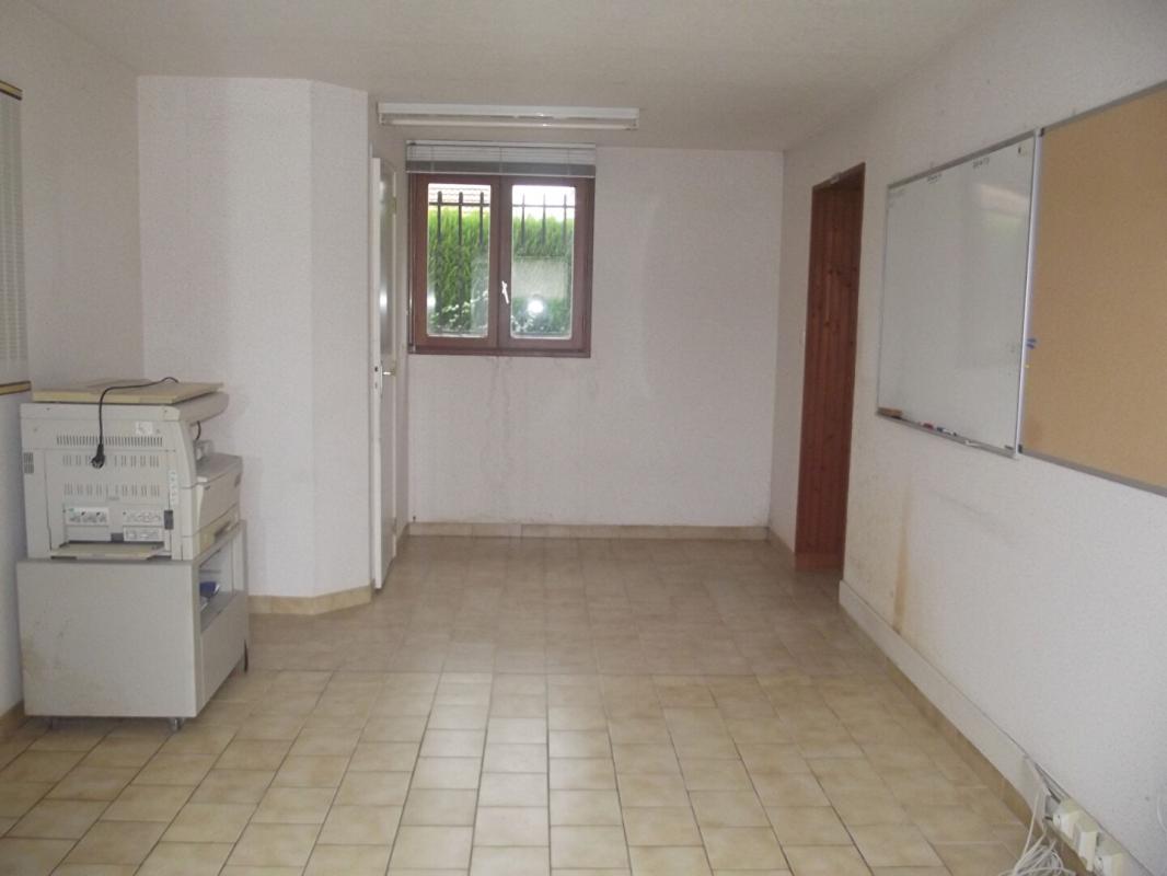 MAIZIERES-LES-BRIENNE Belle maison plain pied 11