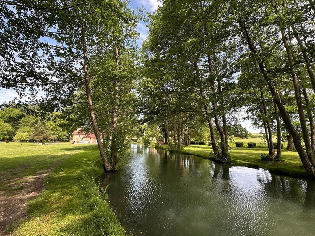 SAINT-GERMAIN-DES-PRES A VENDRE VASTE PROPRIETE Composée de DEUX HABITATIONS et UN STUDIO, ETANG bordée par rivière sur plus de 4,5 Hectares 10