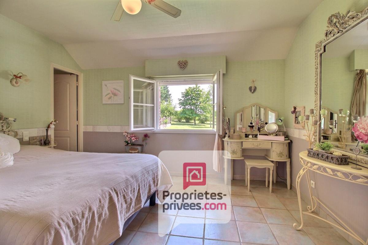 SAINT-GERMAIN-DES-PRES A VENDRE VASTE PROPRIETE Composée de DEUX HABITATIONS et UN STUDIO, ETANG bordée par rivière sur plus de 4,5 Hectares 17