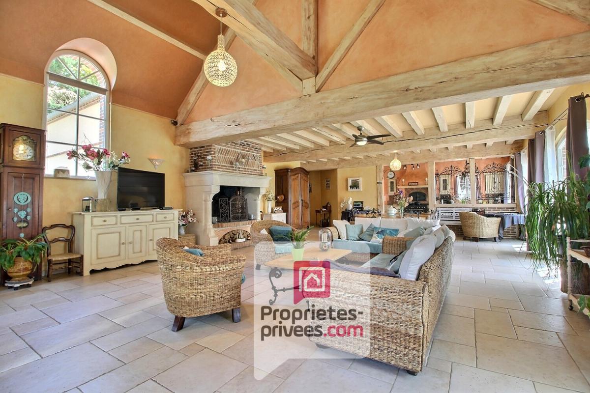 SAINT-GERMAIN-DES-PRES A VENDRE VASTE PROPRIETE Composée de DEUX HABITATIONS et UN STUDIO, ETANG bordée par rivière sur plus de 4,5 Hectares 2