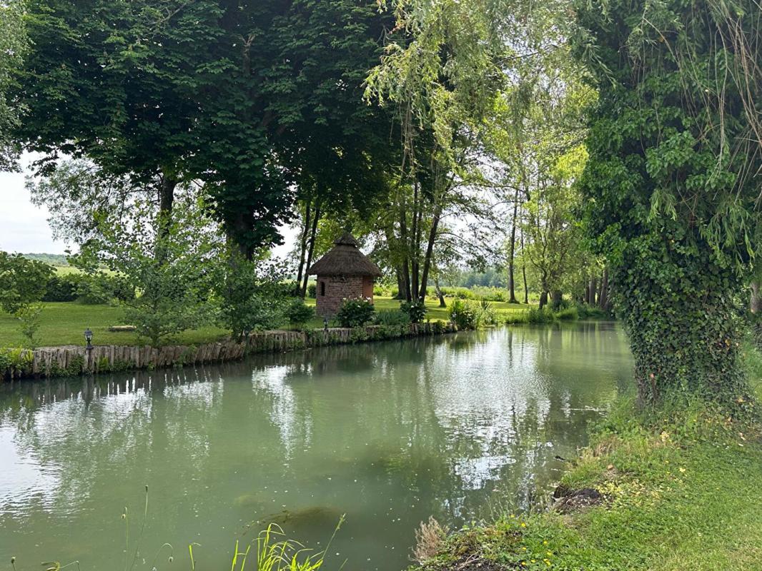SAINT-GERMAIN-DES-PRES A VENDRE VASTE PROPRIETE Composée de DEUX HABITATIONS et UN STUDIO, ETANG bordée par rivière sur plus de 4,5 Hectares 7