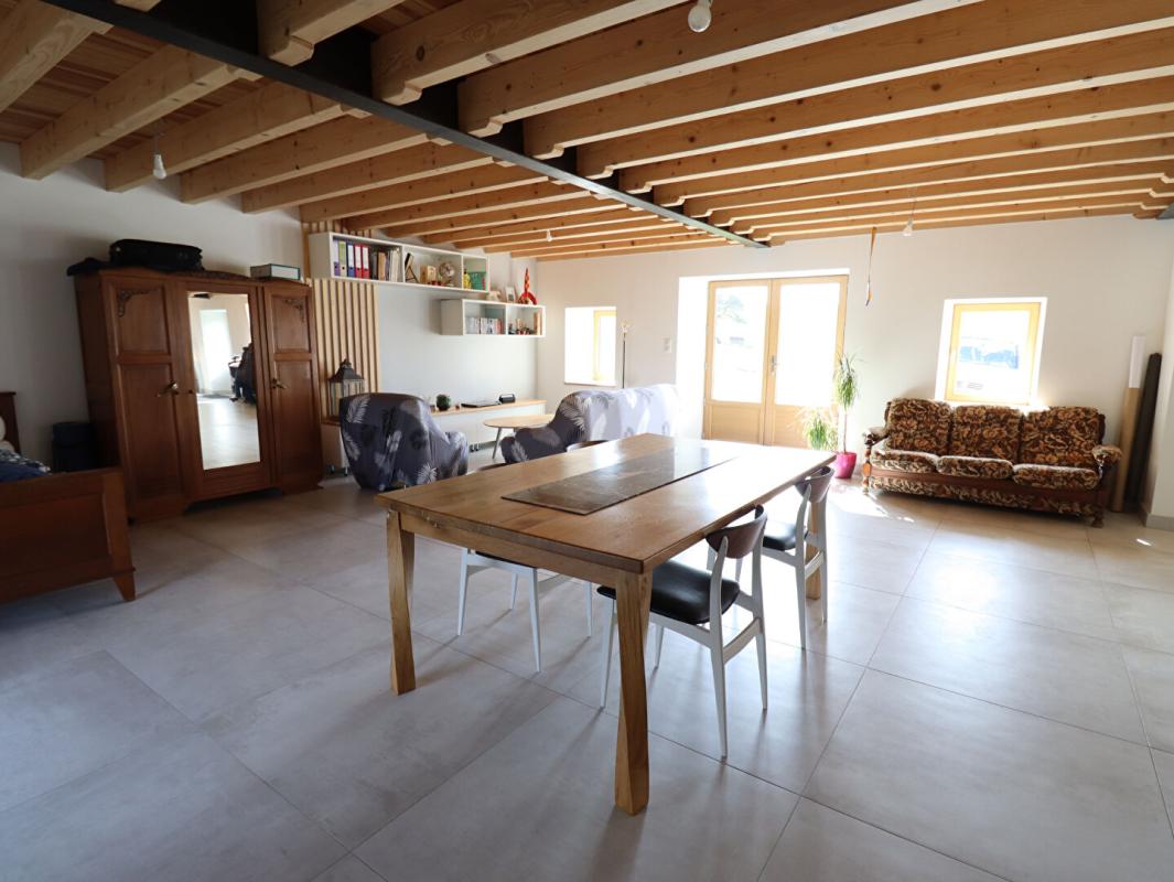 AMBERT Maison Ambert 6 pièces +/-250 m2 + 3ha de terrain environ 6