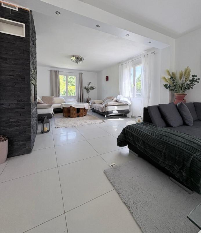 BRIOD Volumes, luminosité et cadre privilégié pour cette belle maison familiale 1