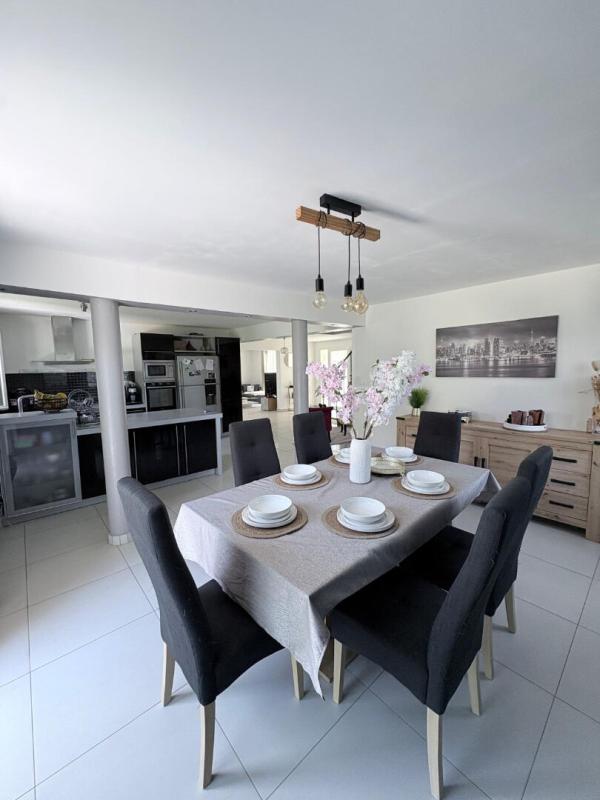 BRIOD Volumes, luminosité et cadre privilégié pour cette belle maison familiale 4
