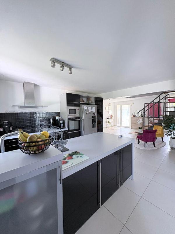 BRIOD Volumes, luminosité et cadre privilégié pour cette belle maison familiale 5