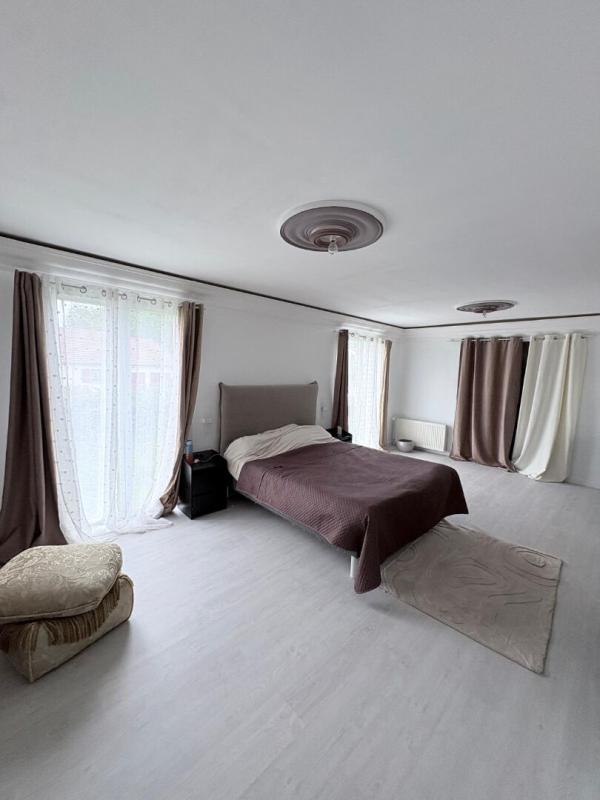 BRIOD Volumes, luminosité et cadre privilégié pour cette belle maison familiale 6