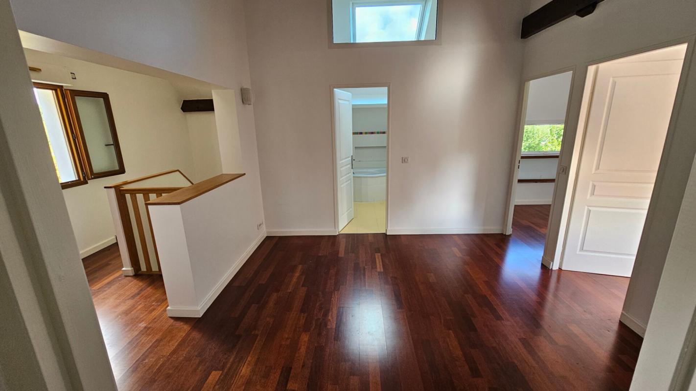 HOUDAN Houdan 7 mn / Gambais 4 mn / Maison d'architecte 182 m2 / 4 chambres 10