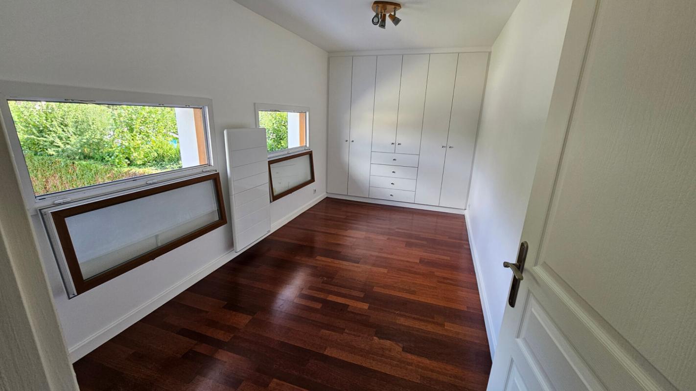 HOUDAN Houdan 7 mn / Gambais 4 mn / Maison d'architecte 182 m2 / 4 chambres 12