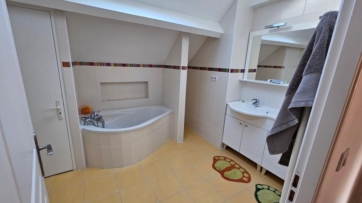 HOUDAN Houdan 7 mn / Gambais 4 mn / Maison d'architecte 182 m2 / 4 chambres 13