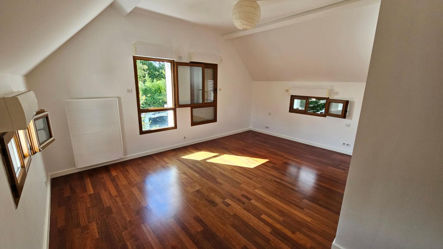 HOUDAN Houdan 7 mn / Gambais 4 mn / Maison d'architecte 182 m2 / 4 chambres 8