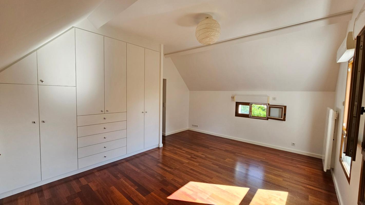 HOUDAN Houdan 7 mn / Gambais 4 mn / Maison d'architecte 182 m2 / 4 chambres 9