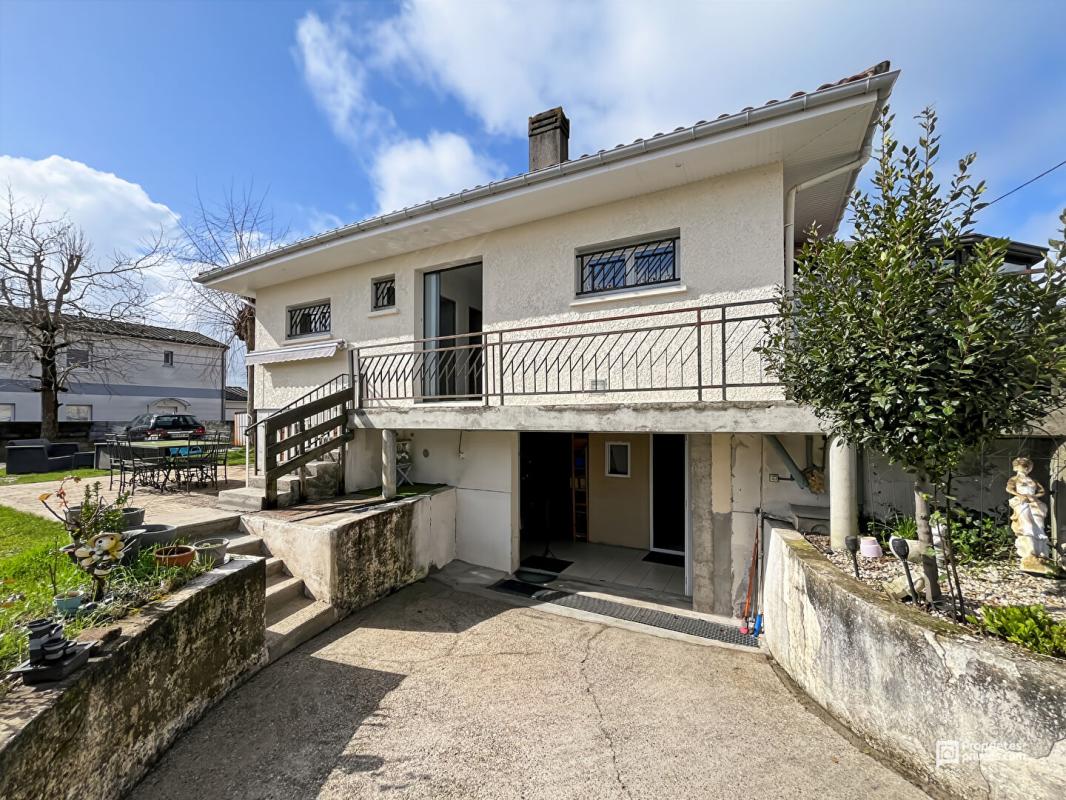 LE TAILLAN-MEDOC Maison 200 m² avec 4 logements indépendants - Terrain 922 m² - Le Taillan-Médoc 1
