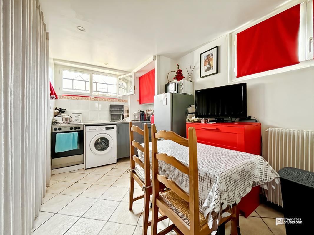 LE TAILLAN-MEDOC Maison 200 m² avec 4 logements indépendants - Terrain 922 m² - Le Taillan-Médoc 13