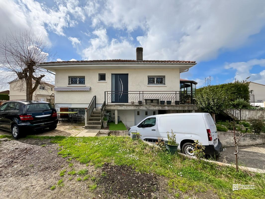LE TAILLAN-MEDOC Maison 200 m² avec 4 logements indépendants - Terrain 922 m² - Le Taillan-Médoc 17