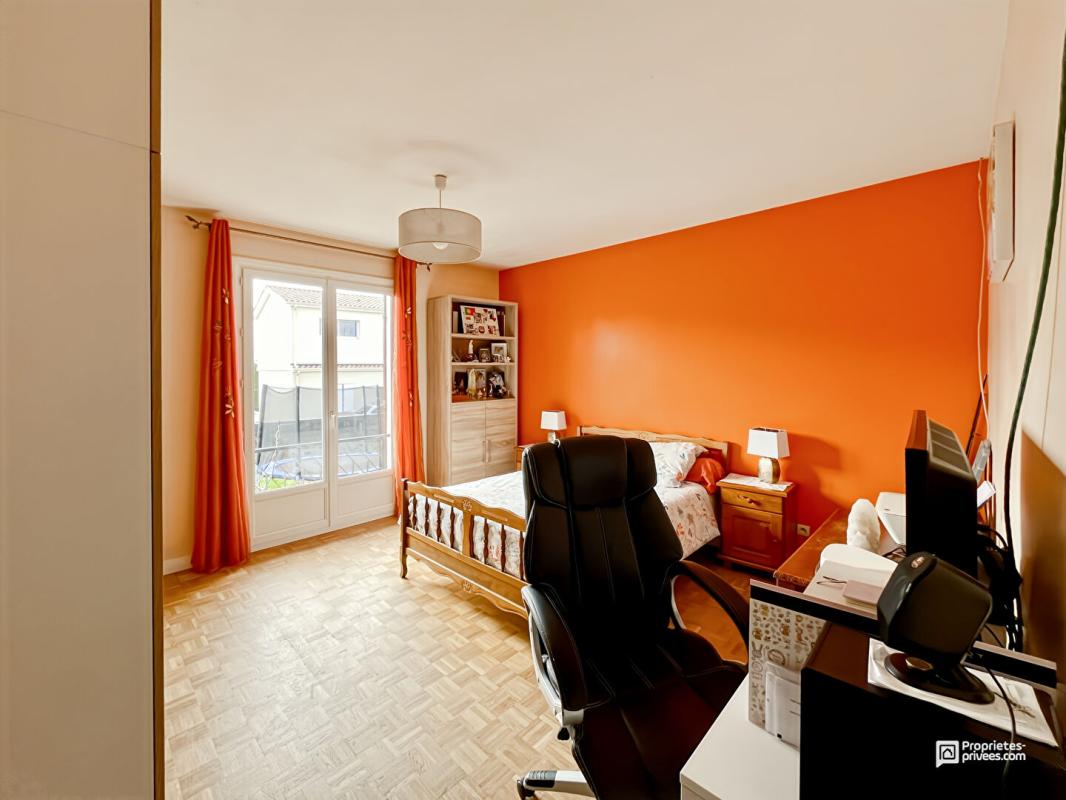 LE TAILLAN-MEDOC Maison 200 m² avec 4 logements indépendants - Terrain 922 m² - Le Taillan-Médoc 5